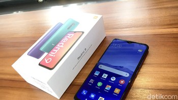Penasaran berapa harga ponsel ini? Foto: Arssy Firliani/detikINET