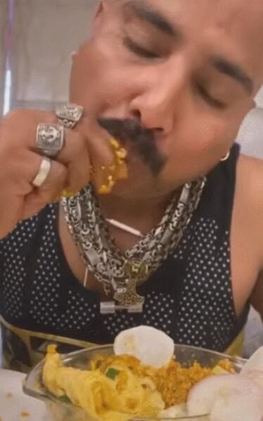 Seleb TikTok Makan Paha Ayam