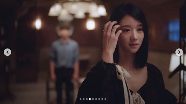 Sebelumnya Go Moon Young tak pernah berani memiliki rambut pendek karena ibunya yang kerap berperilaku kasar padanya mengancamnya untuk tak pernah memotong rambutnya. Keberadaan ibu Go Moon Young sendiri misterius, setelah dikabarkan meninggal dunia. Foto: Dok. tvN