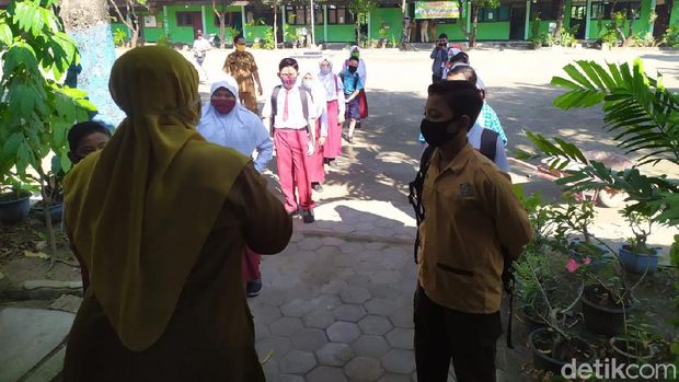 Siswa SMPN Diminta Masuk Sekolah Saat Mojokerto Masih Zona Merah Corona