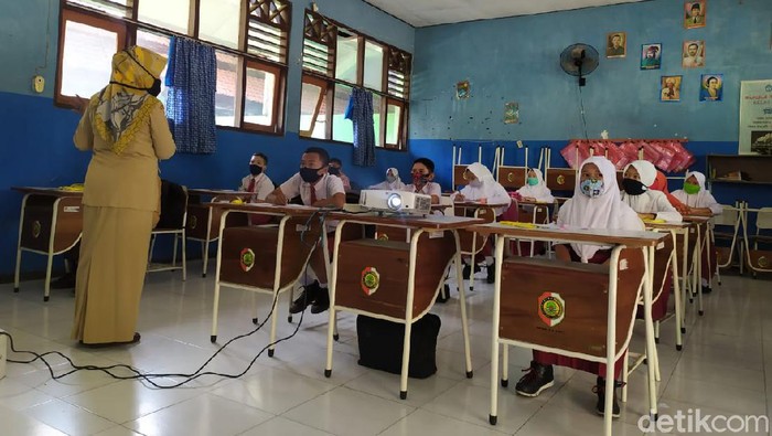 Siswa SMPN Diminta Masuk Sekolah Saat Mojokerto Masih Zona Merah Corona