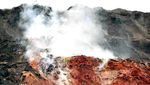 Foto: Bukan Neraka, Ini Tebing Merah Membara dari Kanada