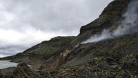 Sayang, wisatawan yang mau ke sini harus melewati akses yang sangat sulit. Hanya bisa dijangkau dengan naik helikopter atau kapal khusus. (Anegar Walk/CC BY-SA 4.0)