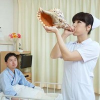 Pernah liat yang seperti ini di rumah sakit? Kalau benar-benar terjadi sih bisa-bisa pasiennya sudah marah-marah nih karena keberisikkan. Foto: Twitter