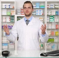 Kira-kira kenapa modelnya berpose dengan tangan seperti itu ya? Padahal latar belakang dan teknik pengambilan fotonya sudah bagus loh.. Foto: Twitter