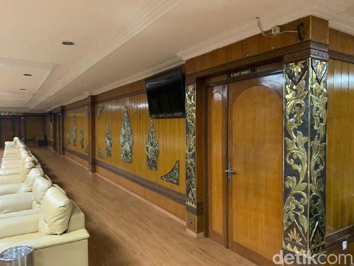 Suasana ruang rapat fraksi di lantai 3 gedung DPRD Jateng yang ditutup pasca-meninggalnya anggota dewan Syamsul Bahri positif Corona, Semarang, Senin (13/7/2020).  (Angling Adhitya Purbaya/detikcom)
