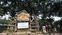 Selama masa PSBB Transisi di Jakarta, sejumlah taman memang masih ditutup pemerintah guna mencegah penularan COVID-19. Beberapa taman yang ada di DKI Jakarta seharusnya dijaga oleh petugas untuk melakukan monitoring terhadap penggunaan area taman.