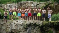 Lomba melompat dari tebing air terjun jadi salah satu kompetisi ekstrem yang kerap diikuti oleh para adrenalin junkie di berbagai negara dunia, tak kecuali di Kosovo.