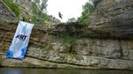 Yuk, Ikutan Uji Nyali Lompat Air Terjun 17 Meter di Kosovo