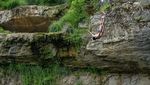 Yuk, Ikutan Uji Nyali Lompat Air Terjun 17 Meter di Kosovo
