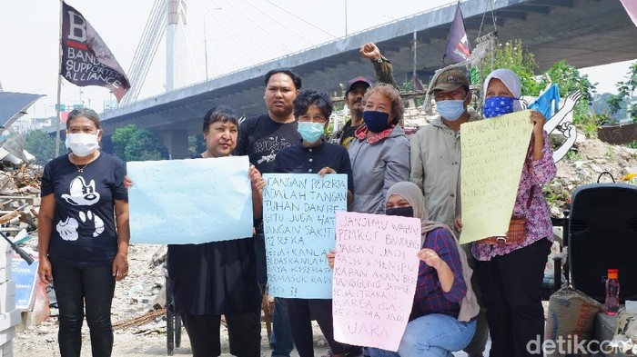 Warga penggusuran Tamansari merespon pembangunan rumah deret yang akan dilanjutkan