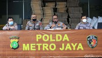 Kabid Humas Polda Metro Jaya Kombes Yusri Yunus dan Kabid Dokkes Polda Metro Jaya Kombes Umar Shahab memberikan keterangan pers di Polda Metro Jaya, Jakarta, Senin (13/7/2020).