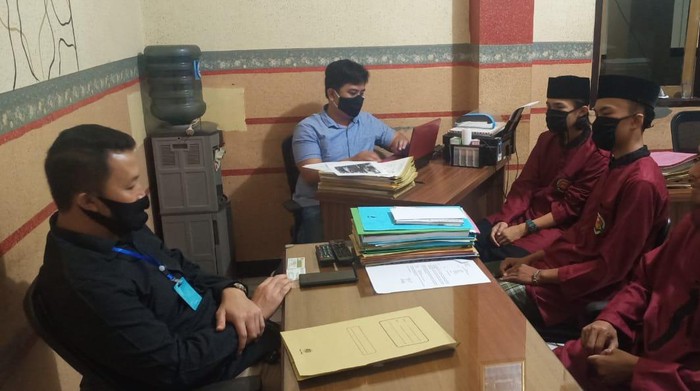 2 Santri Diperiksa Polisi Terkait Denny Siregar