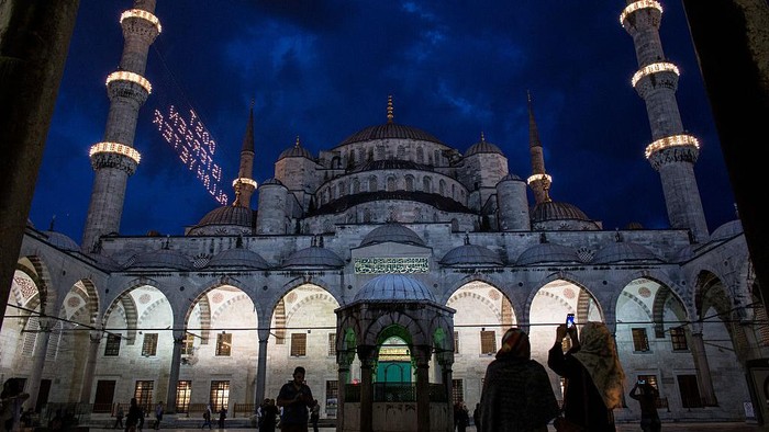 ISTANBUL, TURKEY - JUNE 20:  The Blue Mosque, Hagia Sofia and Topkapi Palace are seen during a Kaan Air helisightseeing tour on June 20, 2018 in Istanbul, Turkey. Presidential candidates from all parties are holding campaign rallies across Turkey a week ahead of the countries June 24, parliamentary and presidential elections.  (Photo by Chris McGrath/Getty Images)