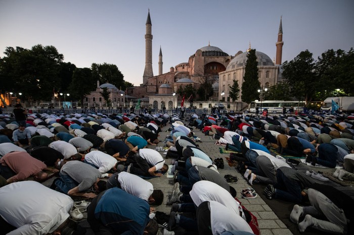 ISTANBUL, TURKEY - JUNE 20:  The Blue Mosque, Hagia Sofia and Topkapi Palace are seen during a Kaan Air helisightseeing tour on June 20, 2018 in Istanbul, Turkey. Presidential candidates from all parties are holding campaign rallies across Turkey a week ahead of the countries June 24, parliamentary and presidential elections.  (Photo by Chris McGrath/Getty Images)
