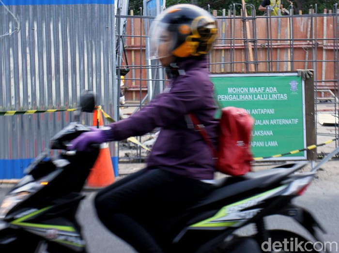 Ada Pembangunan Fly Over, Jalan Jakarta di Bandung Akan Ditutup Mulai tanggal 1 Agustus Jalan Jakarta di Bandung akan ditutup imbas pembangunan fly over. Sejumlah alternatif disiapkan polisi terkait penutupan jalan itu.