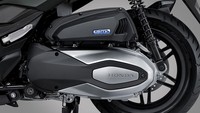 All New Honda Forza 350 ditenagai mesin 330 cc 4-katup eSP untuk pembakaran yang lebih efisien. Skutik ini juga dilengkapi filter udara berukuran 5,5 liter, yang meningkatkan efisiensi udara ke ruang mesin. (Foto: Honda)