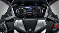 Panel instrumen tersebut menampilkan beberapa informasi penting seperti smartkey remote Honda, jam, speedometer, tachometer, konsumsi bahan bakar rata-rata, hingga jarak tempuh tersisa. (Foto: Honda)