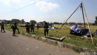 Terkait penutupan itu, Pemkot Solo telah berkoordinasi dengan Keraton Kasunanan Surakarta. Selain karena pandemi virus Corona, penutupan juga dilakukan karena kegiatan usaha para pedagang tidak berizin.