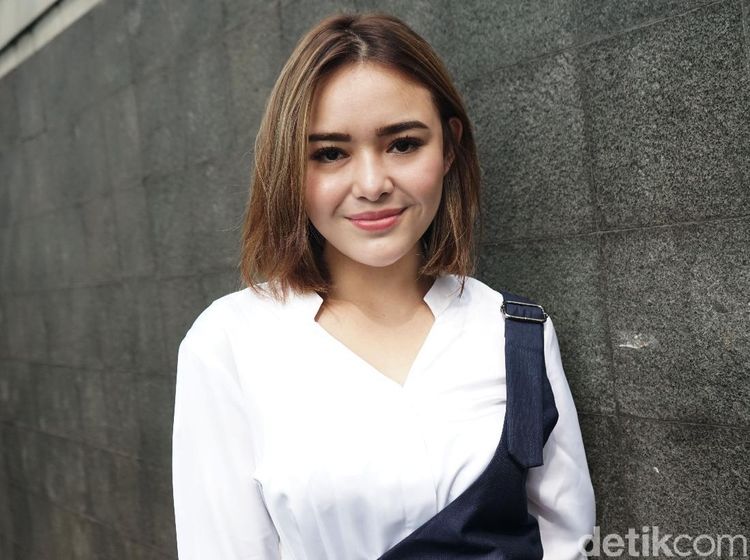 Habis Pose Seksi di Ranjang, Amanda Manopo Lucu Lagi