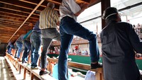 Sebagian besar desa Basque memiliki lapangan pelot atau fronton, di mana penduduk setempat dapat berlatih dan bermain, sering kali dilekatkan pada gereja desa.  