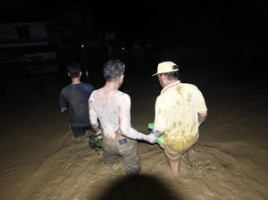 Banjir Bandang di Luwu Utara, Listrik Mati-Jaringan Telekomunikasi Sulit