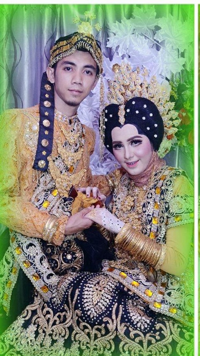 Meski sudah dekat, Ayu dan Jamal baru menjalin asmara setelah kelulusan SMA. Hubungan yang berawal dari kisah Guruku Idolaku itu semakin serius saat Ayu kuliah. Dan keduanya kemudian menikah pada 6 Juli 2018 di kediaman Ayu di Wajo, Sulawesi Selatan. Foto: Dok. Pribadi Ayu