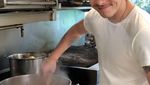 Brooklyn Beckham Jago Masak dan Doyan Sushi, Ini Buktinya