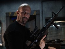Ulah Jason Statham Bikin Kesel Tetangga: Parkir Heli di Halaman Ulah Jason Statham Bikin Kesel Tetangga: Parkir Heli di Halaman
