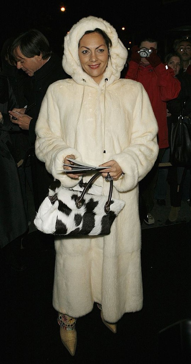 Wanita glamour tersebut pun kerap mengadakan pesta dan merokok cerutu. Tak heran jika Putri Hermine de Clermont-Tonnerre disebut sebagai putri dengan gaya hidup rock n roll.  Foto: Getty Images