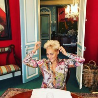 Dia terkapar tidak sadarkan diri dan tanpa respon setelah mengalami kecelakaan motor pada 1 Juni lalu. Tidak dijelaskan bagaimana kecelakaan tersebut bisa terjadi, namun Hermine de Clermont-Tonnerre mengalami luka parah hingga koma.  Foto: dok. Instagram