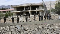 Selain itu, sekelompok penembak juga memberondong sebuah bangunan di Kota Aybak, Utara Afghanistan.