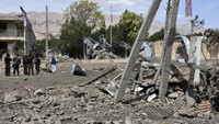 Sementara itu, Presiden Afghanistan, Ashraf Ghani mengutuk serangan teroris tersebut. Dia mendesak Taliban untuk menghentikan kekerasan ketika para pemberontak dan pemerintah bersiap untuk terlibat dalam pembicaraan damai.