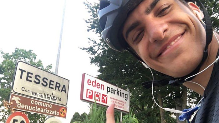 Berapa jauh kamu sudah gowes? 30 km, 40 km? Ah masih kalah sama mahasiswa ini. Dia ngegowes selama 48 hari, sejauh 3.500 km untuk pulang ke rumah.