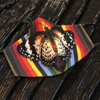 Sebastian Gunawan juga bermain dengan teknik digital printing untuk maskernya. Seperti masker playful bernuansa pelangi yang dihiasi gambar kupu-kupu ini. (Foto: Instagram/@sebastiangunawanofficial)