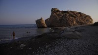 Aphrodite adalah Dewi Cinta dan Kecantikan dalam mitologi Yunani.