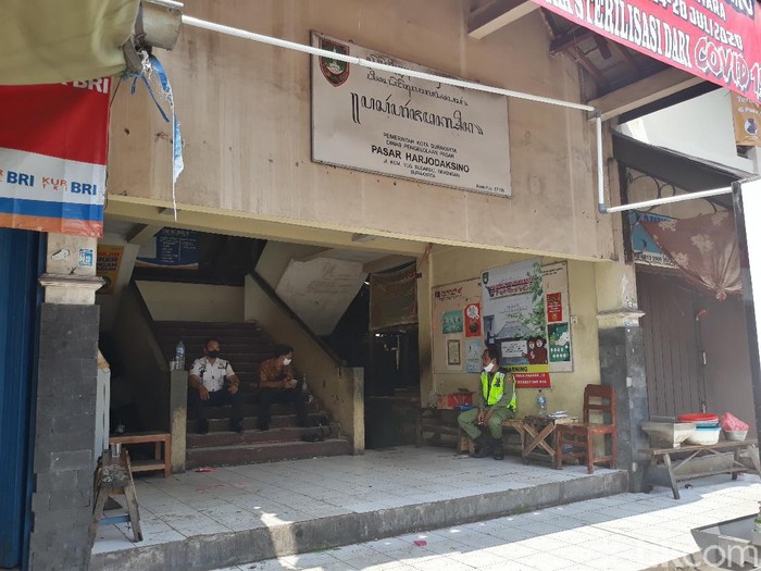 Pasar Harjodaksino Solo ditutup gegara Corona, Selasa (14/7/2020).