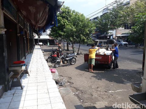Pasar Harjodaksino Solo ditutup gegara Corona, Selasa (14/7/2020).