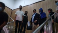 Kemudian terhadap dari keterangan Saudari H (Hana) dia menerima transferan Rp 20 juta dari saudara J yang ada di Jakarta. Tapi karena dirinya sebagai objek yang diperdagangkan sesuai UU TPPO nomor 21/2007 sementara kita jadikan saksi, kata Riko. (Datuk Haris-detikcom)