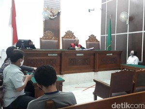 Hakim PN Jaksel Tolak Praperadilan Ravio Patra