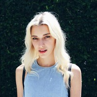 Tolong jangan bicara omong kosong seperti kalian mengetahui apa yang terjadi. Aku bahagia dalam hubunganku dan menurutku sangat mengesalkan melihat wanita yang membenci wanita lain. Semua orang yang merasa butuh mengekspresikan insecurity mereka dan memberi komentar kebencian di akunku akan di-blok. Aku harap kalian dapat bantuan dan mencari cinta atau tujuan dalam hidup, tulisnya. Foto: Instagram @stefaniemichova