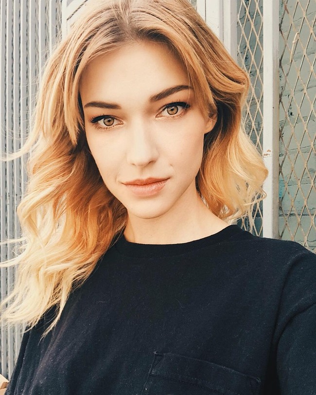 Nama Stefanie Michova mungkin tidak terlalu familiar. Namun aktris dan model asal Jerman ini sering tampil di berbagai majalah, video klip, bahkan serial televisi. Namanya cukup dikenal di Korea setelah berpacaran dengan Beenzino. Foto: Instagram @stefaniemichova