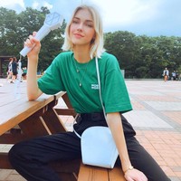 Kini Stefanie tinggal di Korea Selatan bersama Beenzino. Karena itu, Stefanie juga belajar bahasa Korea untuk bisa bekerja dan berbaur dengan keluarga Beenzino. Wanita 29 tahun tersebut juga mulai belajar masak masakan Korea, seperti kimchi-jjigae. Foto: Instagram @stefaniemichova