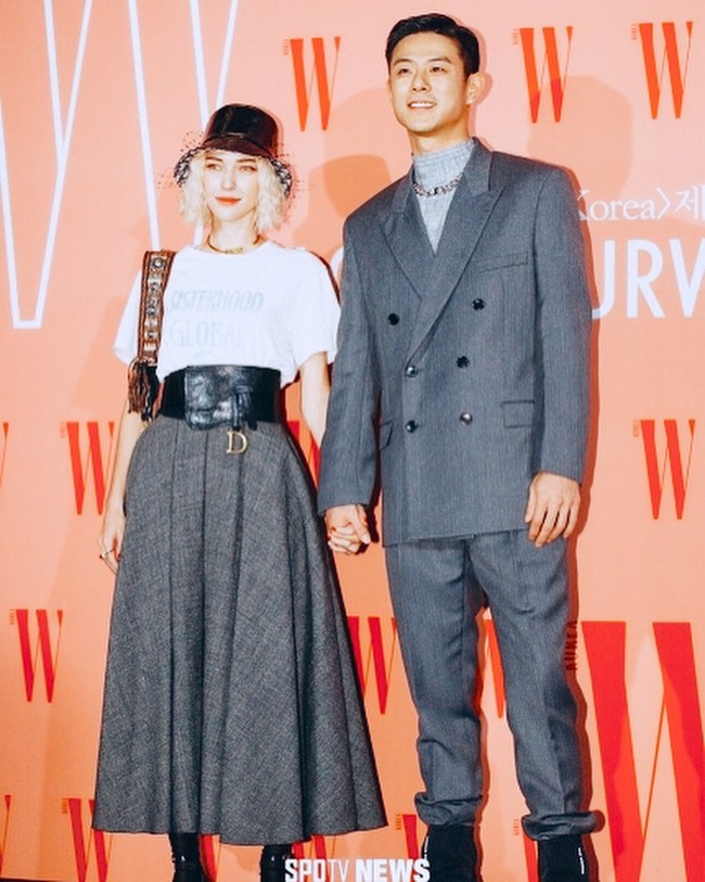 Stefanie Michova dan Beenzino sebenarnya sudah cukup lama berpacaran. Tapi hubungan mereka kembali jadi perbincangan netizen setelah tampil dalam sebuah acara variety show On and Off beberapa waktu lalu. Di acara tersebut, pasangan beda negara ini menunjukkan kemesraan mereka.Foto: Instagram @stefaniemichova