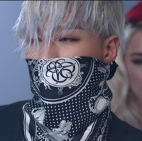 Stefani Michova pun adalah wanita yang multitalenta. Bukan hanya aktris dan model, ia juga seorang fotografer dan sutradara video klip. Ia pun pernah bermain di film Bruce Willis: Why the Legend Never Dies dan serial Hooked. Foto: Youtube