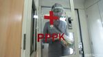 Tahu Enggak, Kereta Api Jarak Jauh Juga Punya Pramugari Lho