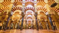 Sebelum menjadi Masjid Cordoba di Spanyol semenjak kekhalifahan Umayyah abad ke-10 dan ke-11, bangunan ini pernah menjadi menjadi tempat ibadah umat Katolik sejak penaklukan kembali Kristen atas kota pada tahun 1236. (iStock)