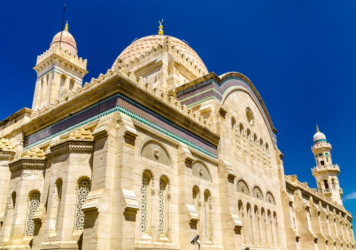 Tempat Ibadah yang beralih fungsi jadi masjid Tempat Ibadah yang beralih fungsi jadi masjid