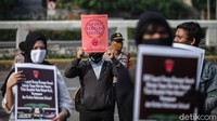 RUU PKS dibutuhkan sebagai aturan spesifik dalam menangani kasus kekerasan seksual. Urgensi RUU ini karena selama ini persepsi kebanyakan orang tentang kekerasan seksual timpang. Hal mana merambah pada perlakukan diskriminasi dalam pergaulan di masyarakat dan penanganan kasus-kasus kekerasan seksual dalam ranah hukum sendiri.