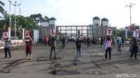 Selama ini, pelbagai kelompok masyarakat telah mendorong agar DPR dan pemerintah sebagai representasi dari negara dalam ranah legislasi segera mengesahkan RUU PKS, tapi belum kunjung dilaksanakan. Dalam perspektif ini, DPR dan pemerintah telah melakukan pengabaian terhadap aspirasi masyarakat. UU mengatakan bahwa RUU dalam Prolegnas disusun berdasarkan aspirasi dan kebutuhan hukum masyarakat. Sekali lagi, RUU PKS harus disahkan demi kita perlindungan dan keberlangsungan hidup yang aman, damai dan sejahtera untuk kita semua.
